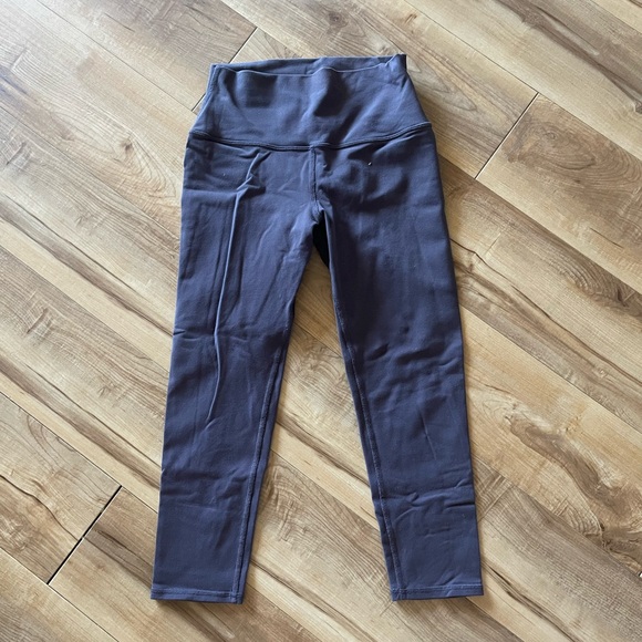 Alo Leggings - Picture 2 of 2